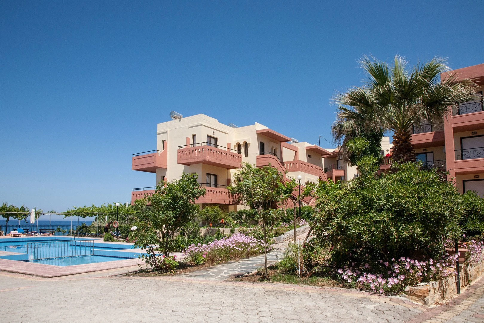 Ekavi Hotel