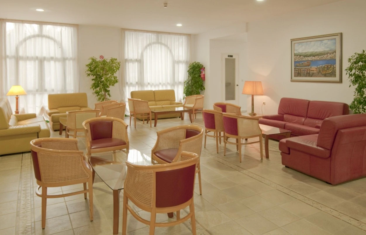 Alexandra Beach Hotel & Apartments